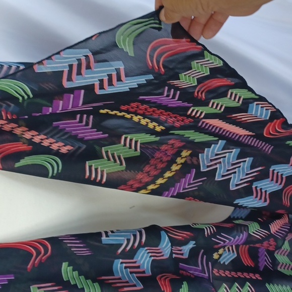 LULAROE MONROE COVERUP M - Picture 3 of 7